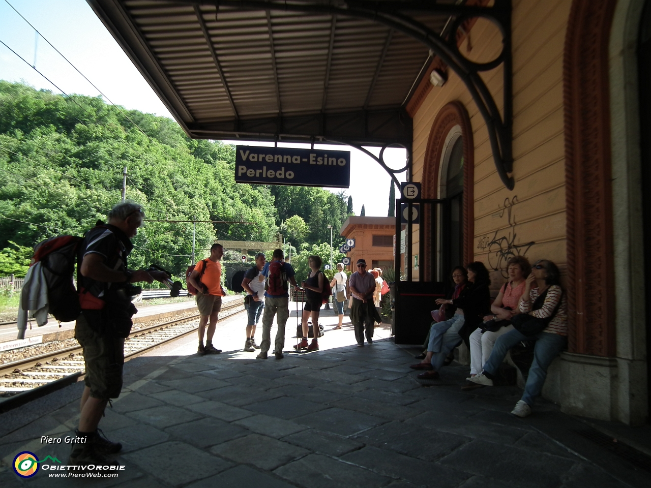 70 stazione ferroviaria di Varenna.JPG
